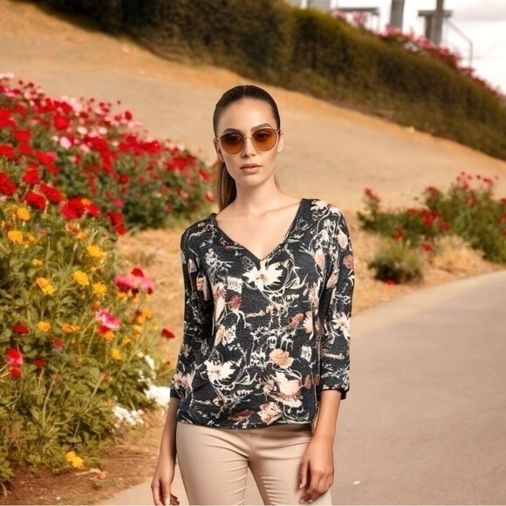WELL WORN Floral Multicolored Knit Pullover V-Neck Sweater Womens Medium VG